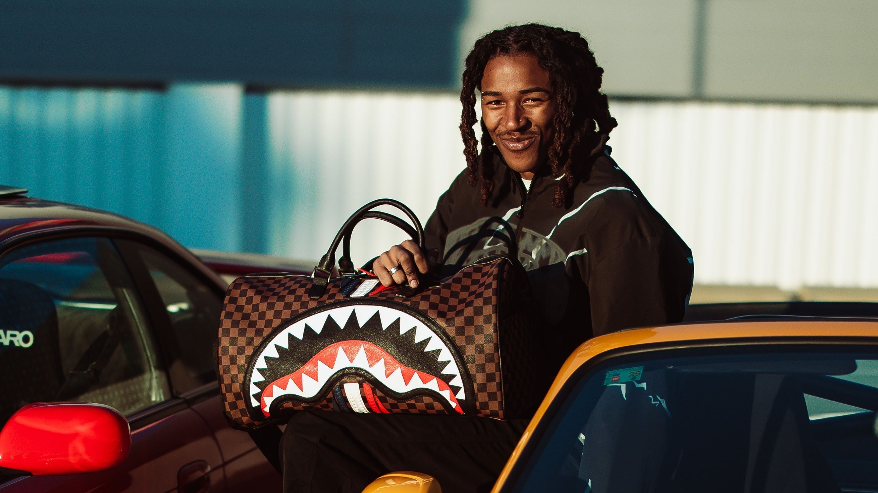 הדאפל – התיק שחצה יבשות, קרבות ומסלולי אופנה