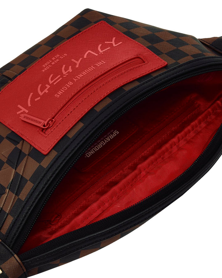 RED REDEMPTION PYRAMID SAVVY CROSSBODY