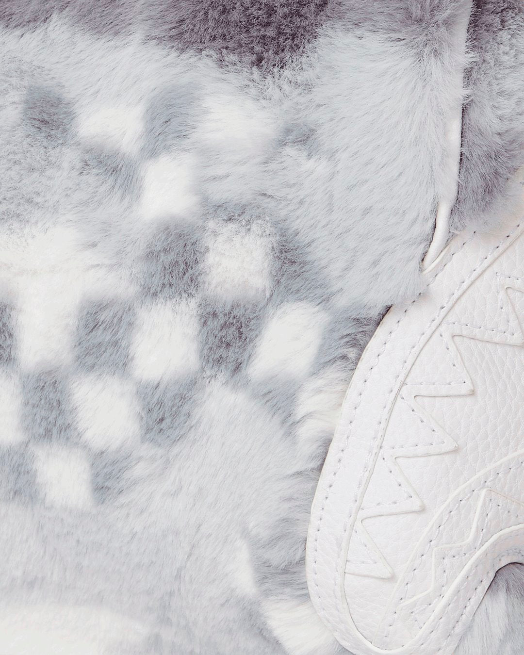 SPRAYGROUND WHITE FUR 3AM MINI DUFFLE